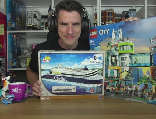 Profi-Stadtzentrum von Lego & davor Special-Fähre von Cobi – Bauen mit dem Helden